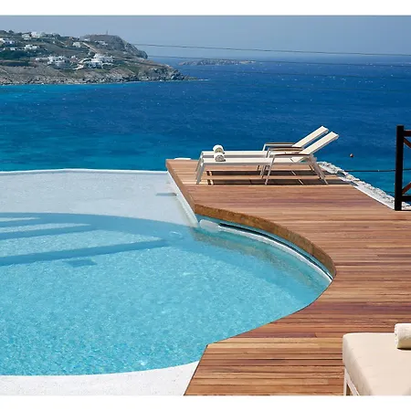 Panthea Aparthotel 3*