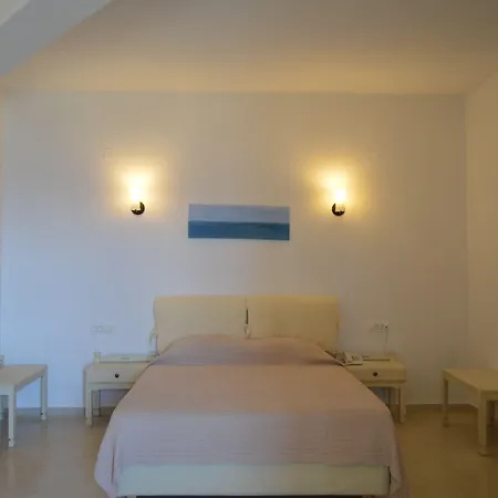 Panthea Aparthotel 3*